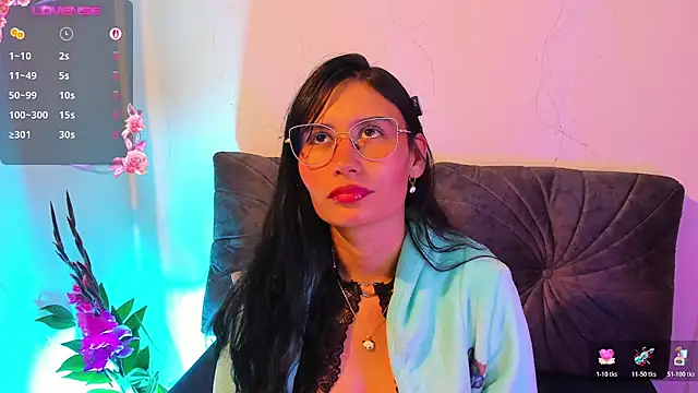 NayeCloud XXX чат на живо