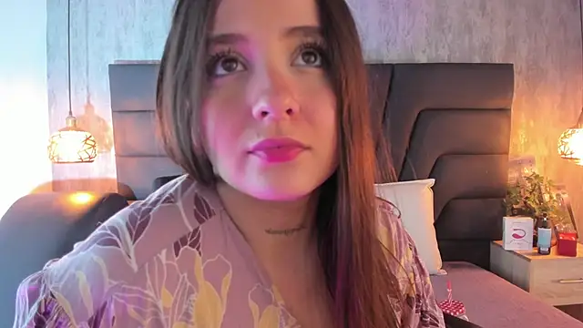 Sabrina_Lennox Adlı Modelin Canlı XXX Sohbeti