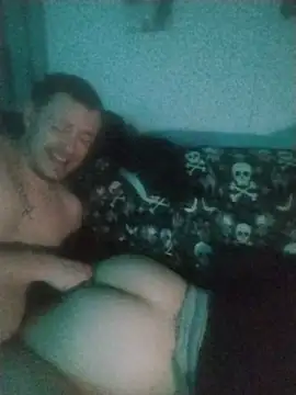 dadyyD95: διαδικτυακό σόου στην κάμερα