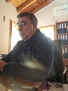 darialmas: διαδικτυακό σόου στην κάμερα