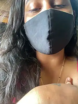 צ'אט XXX בשידור חי של Haanikaur_saavi