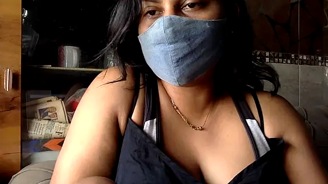Chat +18 de Haanikaur_saavi ao vivo