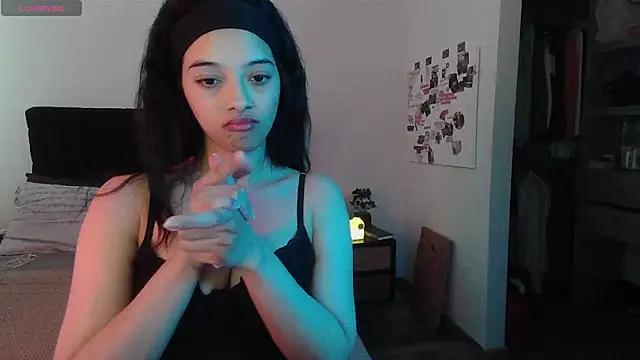Jasmine_019 élő XXX-chatje