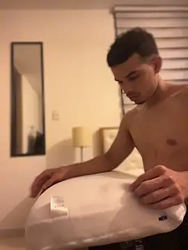 mateoleonee Webcam-Show