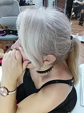 AvrilMillers Adlı Modelin Canlı XXX Sohbeti