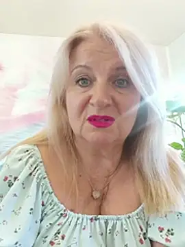 AvrilMillers' Live XXX Chat