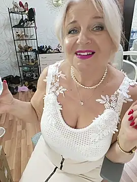 AvrilMillers Live XXX-Chat