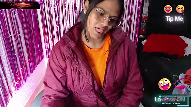 SweetAlmaa Adlı Modelin Canlı XXX Sohbeti