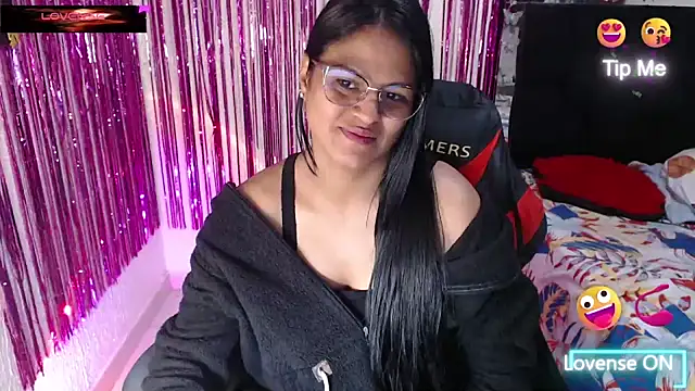 SweetAlmaa – Live XXX-chat