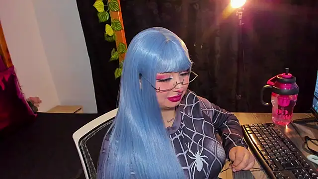 lussyevans24 live XXX chat