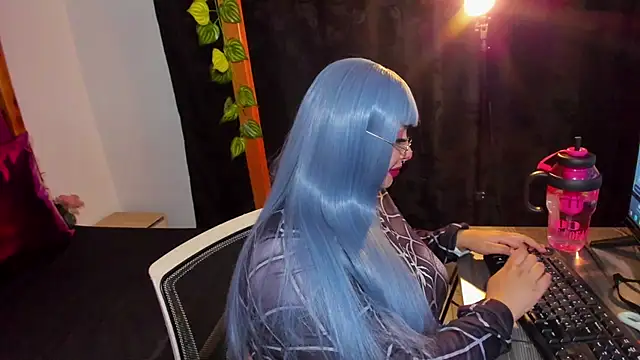 lussyevans24 Show in webcam