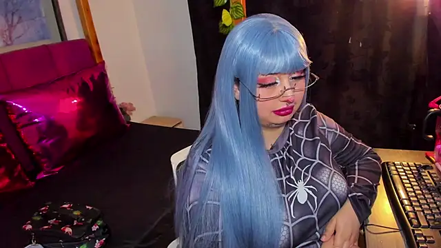 lussyevans24 Show in webcam