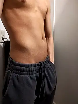 Pokazy przed kamerką – HotSweetBoy_18