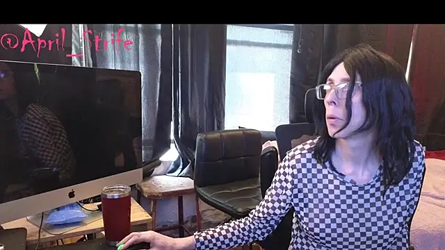 April_Strife 网络视讯表演