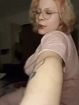 tiredcamgirI: вебкам-шоу