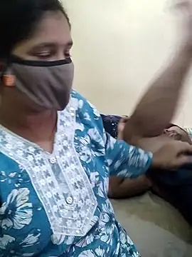 IND_COUPLE1: διαδικτυακό σόου στην κάμερα
