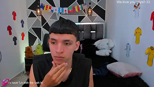 Juan_Nd_Steven's Webcam Show