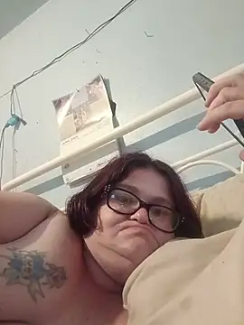 mcv131985's Live XXX Chat