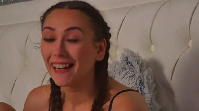 AliceMunro Adlı Modelin Canlı XXX Sohbeti