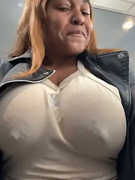 Katie_lips: διαδικτυακό σόου στην κάμερα
