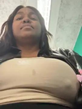 Katie_lips Show in webcam