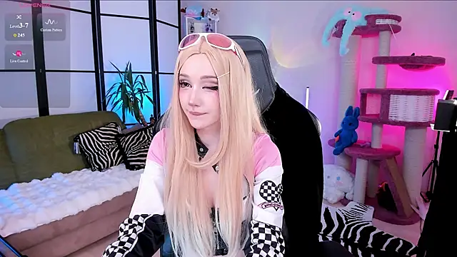Chat +18 de MilkyCute ao vivo