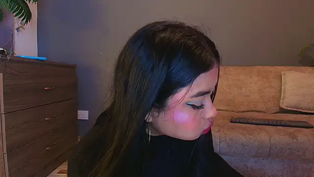 jade_brunnette 即時 XXX 聊天