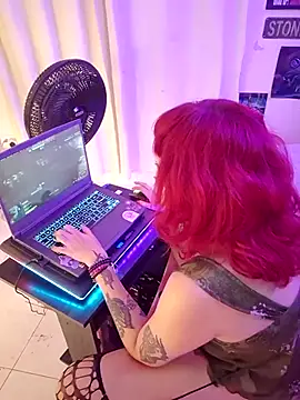 Chat +18 de Sarah-Stoner ao vivo