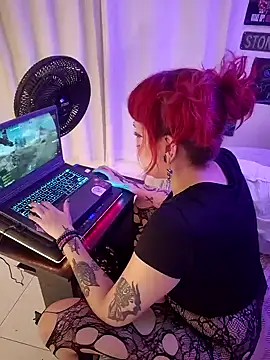 Sarah-Stoner Show in webcam