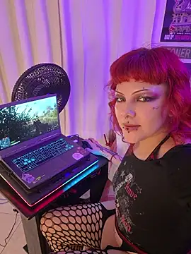 Sarah-Stoner Show in webcam