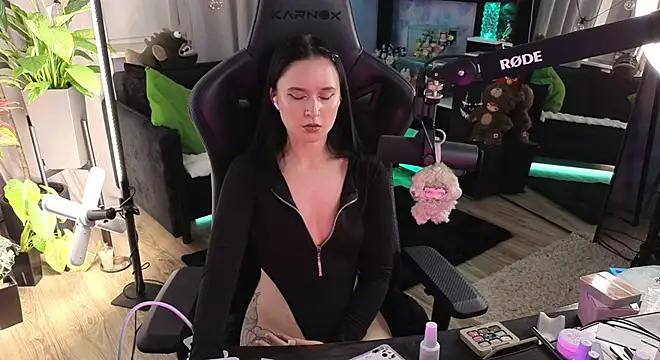 KiraLiLime Chat XXX live