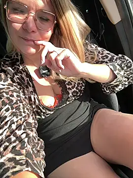 Pertunjukan Kamera Web EmyLana