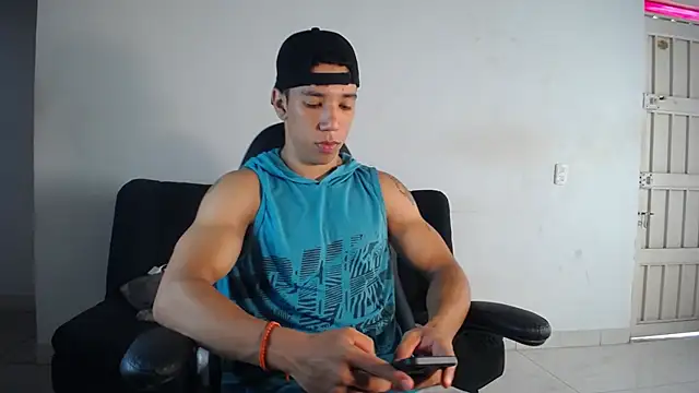 ethan_noir webcam show