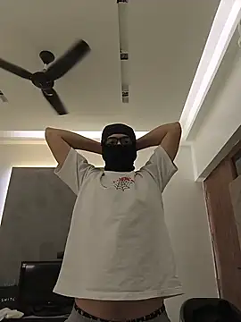 Pokazy przed kamerką – DelhiDick69