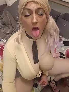 sissytrapdolly24 Show in webcam
