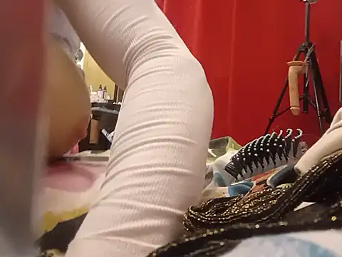 הופעת וובקאם של sissytrapdolly24