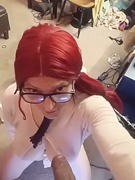Webkamerová show sissytrapdolly24