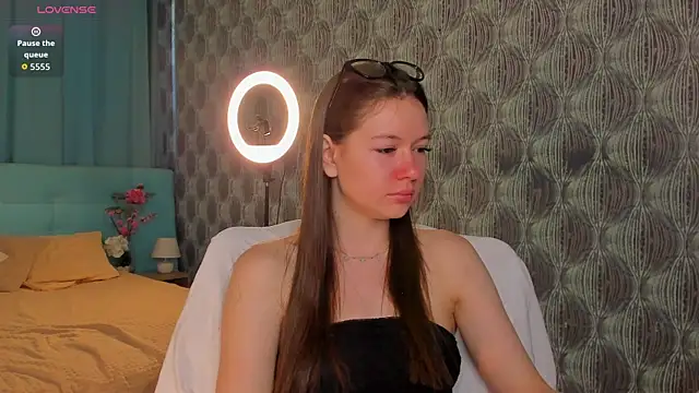 Nicole_Charm Chat XXX in diretta