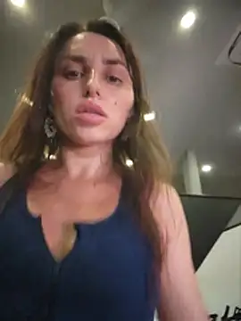Izabella_Bella: διαδικτυακό σόου στην κάμερα