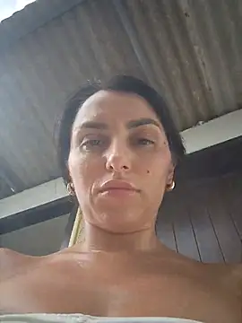 Izabella_Bella: διαδικτυακό σόου στην κάμερα