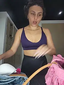 Izabella_Bella 即時 XXX 聊天