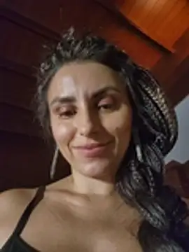 Izabella_Bella: διαδικτυακό σόου στην κάμερα
