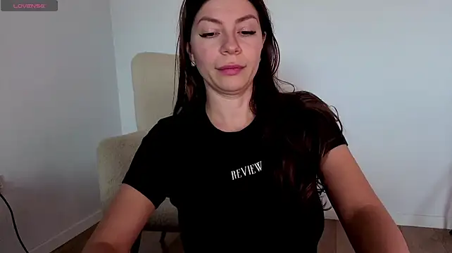 Jullyenn3 Adlı Modelin Canlı XXX Sohbeti