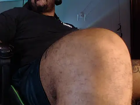 aleparrudo Show in webcam