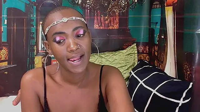EbonyOlive69 Show in webcam