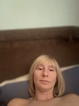 Show modela StellaBlondie na web-kameri