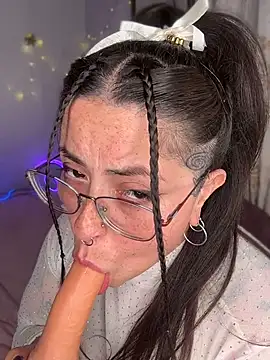Chat XXX en directo de Mizztikaa