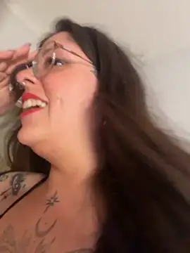 הופעת וובקאם של Mizztikaa