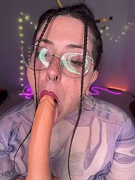 הופעת וובקאם של Mizztikaa