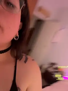 הופעת וובקאם של Mizztikaa